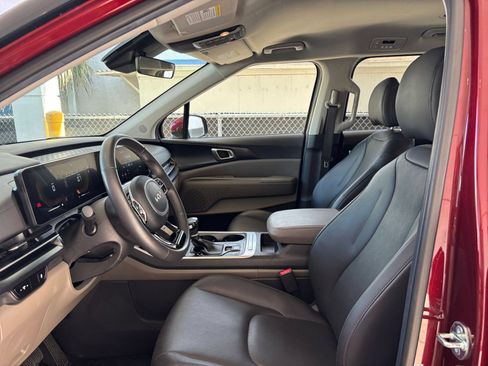 Used 2026 Kia Carnival FWD image 29