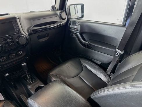 Used 2014 Jeep Wrangler Unlimited Altitude image 22
