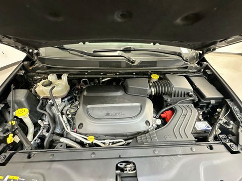 Used 2023 Chrysler Pacifica Touring-L FWD image 35