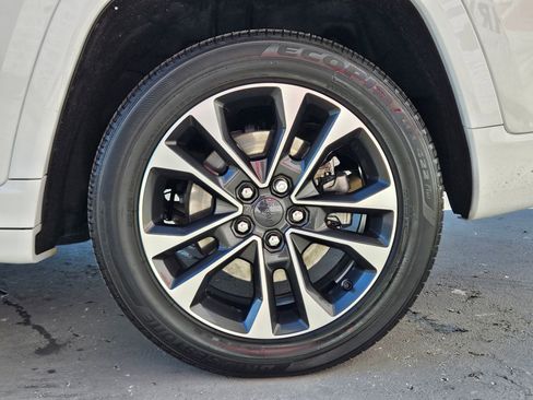 Used 2022 Jeep Grand Cherokee Overland w/ Advanced Protech Group III image 29