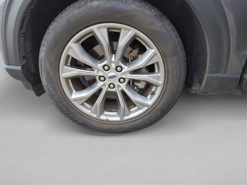 Used 2022 Ford Explorer XLT w/ Equipment Group 202A image 23