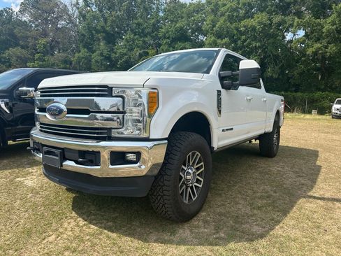 Used 2017 Ford F250 Lariat w/ Lariat Ultimate Package AWD/4WD image 3