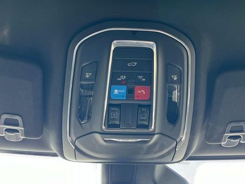 Used 2024 Jeep Grand Cherokee Laredo X w/ Luxury Tech Group I RWD image 39
