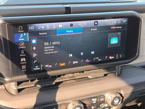 Used 2025 Jeep Wrangler Unlimited Sahara AWD/4WD image 21