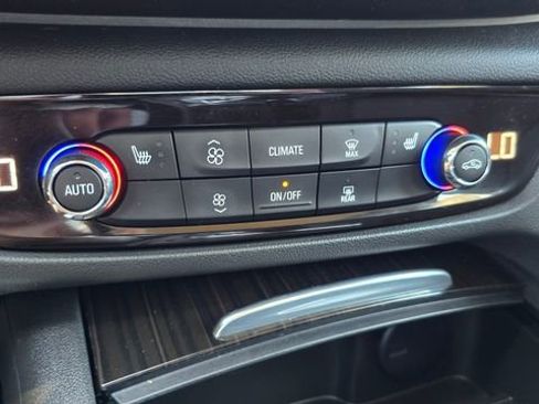 Used 2018 Buick Regal Essence image 18