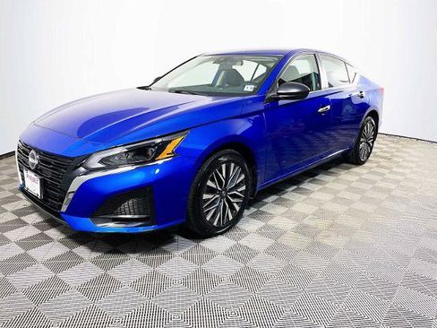 Certified 2025 Nissan Altima 2.5 SV AWD/4WD image 1
