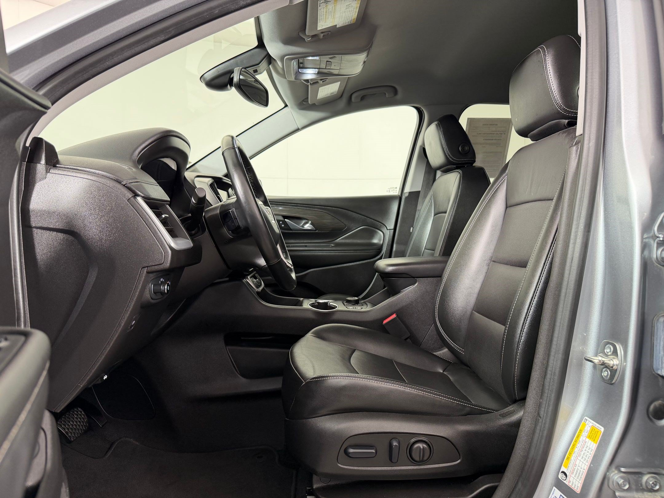 Used 2024 GMC Terrain SLT AWD/4WD image 5