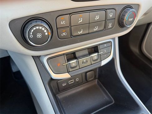 Used 2024 GMC Terrain SLE image 13