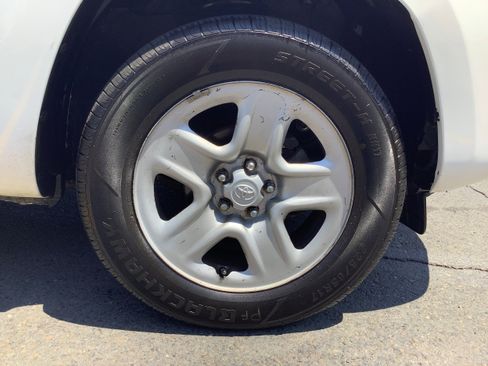 Used 2011 Toyota RAV4 4WD image 20