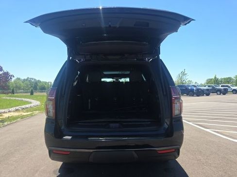 Used 2021 Chevrolet Suburban RST w/ Rear Media and Nav Package AWD/4WD image 12