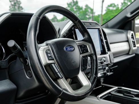 Used 2022 Ford F250 Lariat w/ Black Appearance Package AWD/4WD image 17