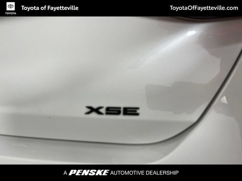 Used 2022 Toyota Avalon XSE FWD image 5