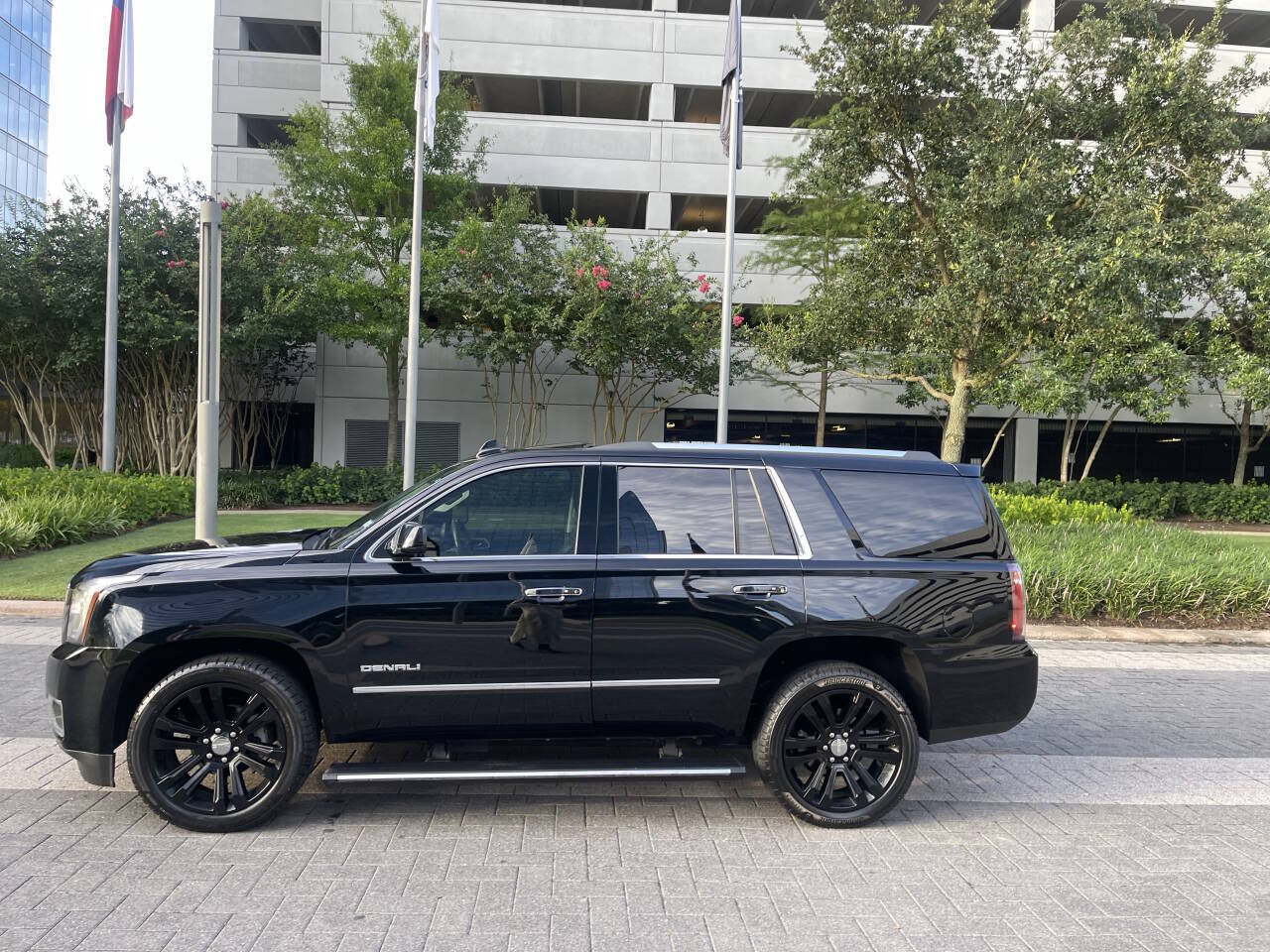 Used 2017 GMC Yukon Denali w/ Open Road Package AWD/4WD image 6