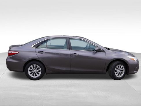 Used 2016 Toyota Camry LE image 3