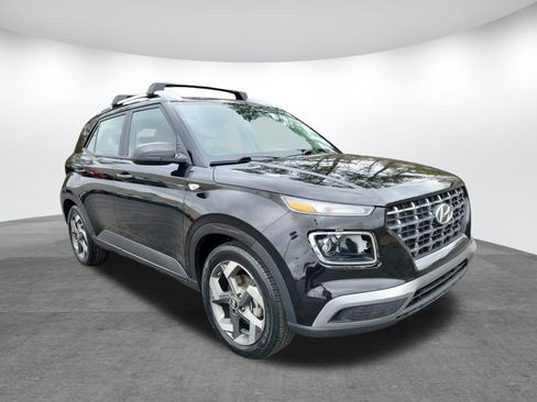 Used 2023 Hyundai Venue SEL image 17