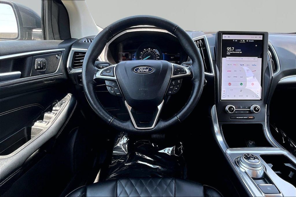 Certified 2024 Ford Edge Titanium AWD/4WD image 5