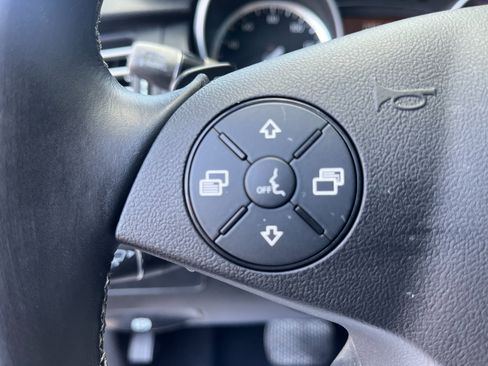 Used 2011 Mercedes-Benz R 350 BlueTEC 4MATIC image 23