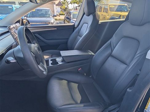 Used 2023 Tesla Model Y Performance image 10