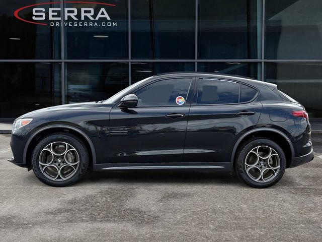 Used 2023 Alfa Romeo Stelvio Ti AWD/4WD image 2
