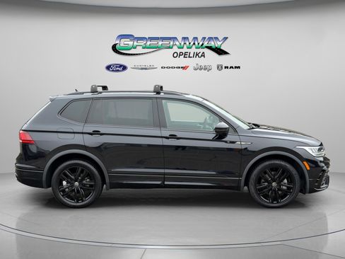 Used 2022 Volkswagen Tiguan SE R-Line image 18