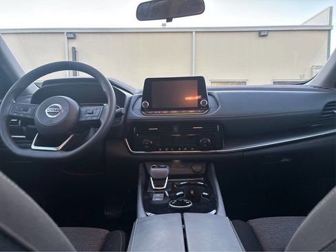 Used 2021 Nissan Rogue SV image 28