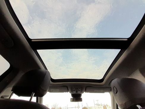 Used 2021 Mercedes-Benz GLE 350 4MATIC w/ Premium Package image 12