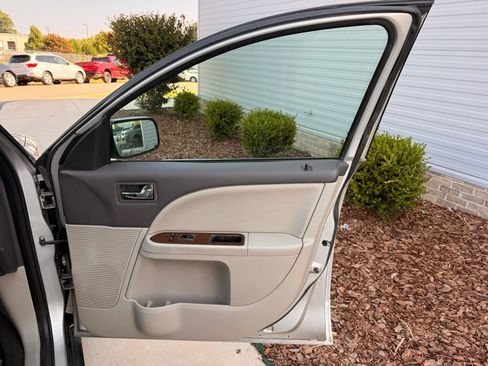 Used 2008 Ford Taurus SEL FWD image 17