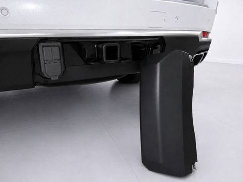Used 2026 Chevrolet Suburban High Country AWD/4WD image 15