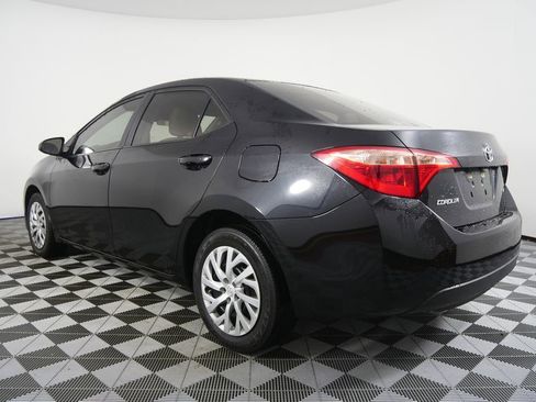 Used 2018 Toyota Corolla LE image 5