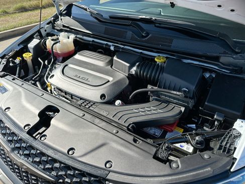 Used 2025 Chrysler Pacifica Limited image 27