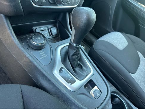 Used 2014 Jeep Cherokee Latitude w/ Cold Weather Group AWD/4WD image 14