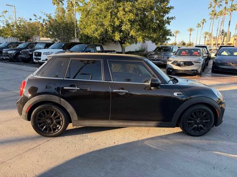 Used 2017 MINI Cooper 4-Door Hardtop image 6