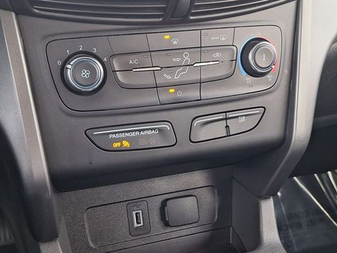 Used 2017 Ford Escape S image 22