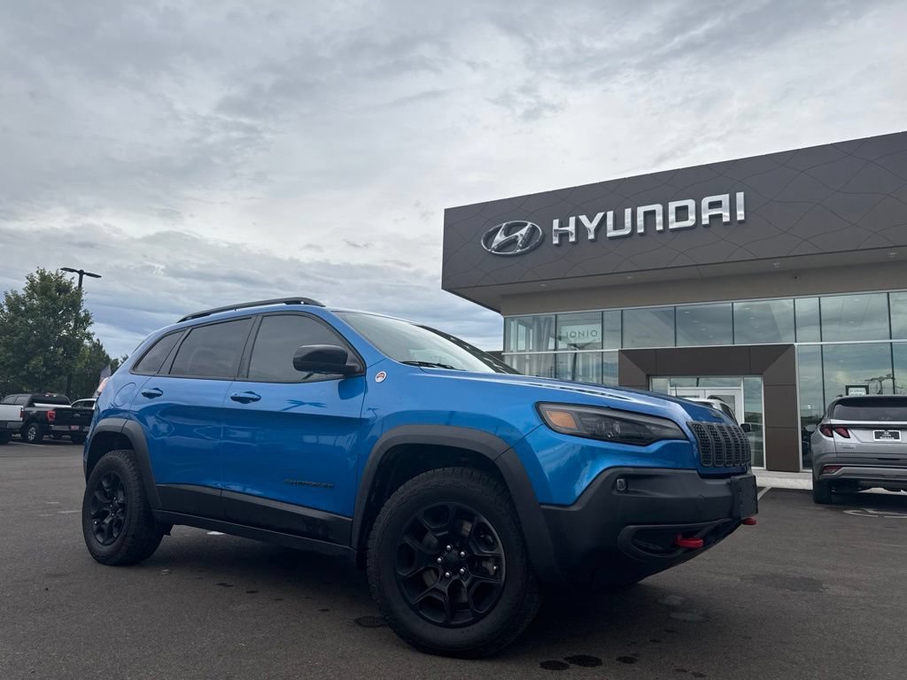 Used 2022 Jeep Cherokee Trailhawk w/ Trailer Tow Group AWD/4WD image 1