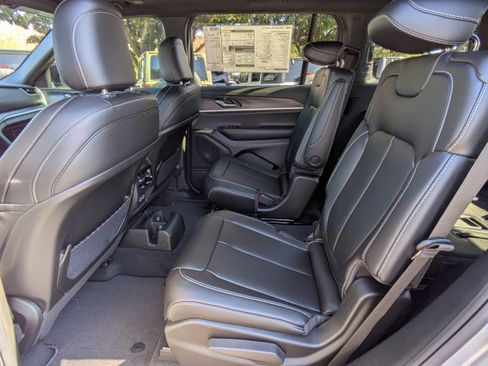 New 2025 Jeep Grand Cherokee L Limited w/ Black Appearance Package AWD/4WD image 15