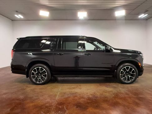 Used 2025 Chevrolet Suburban RST w/ Comfort Package AWD/4WD image 23