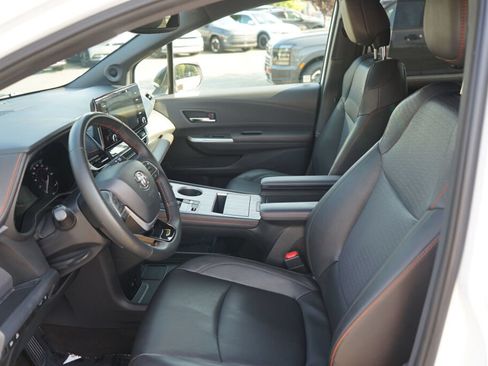 Used 2022 Toyota Sienna XSE w/ XSE Plus Package AWD/4WD image 15