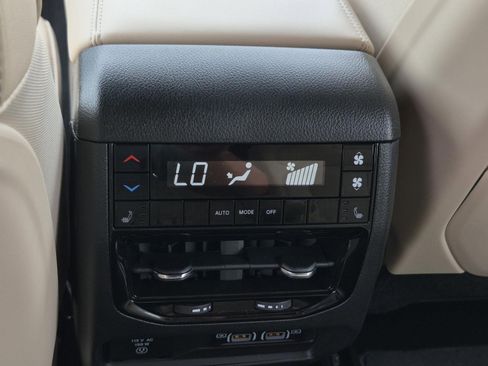Used 2025 Jeep Grand Cherokee L Limited AWD/4WD image 17