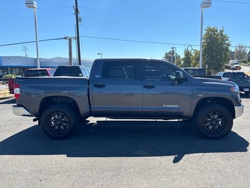 Used 2018 Toyota Tundra SR5 w/ SR5 Upgrade Package AWD/4WD image 6