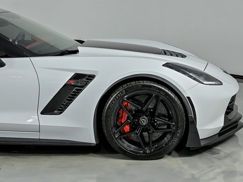 Used 2016 Chevrolet Corvette Z06 w/ 3LZ Preferred Equipment Group RWD image 14
