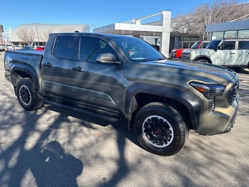Used 2024 Toyota Tacoma TRD Off-Road image 9
