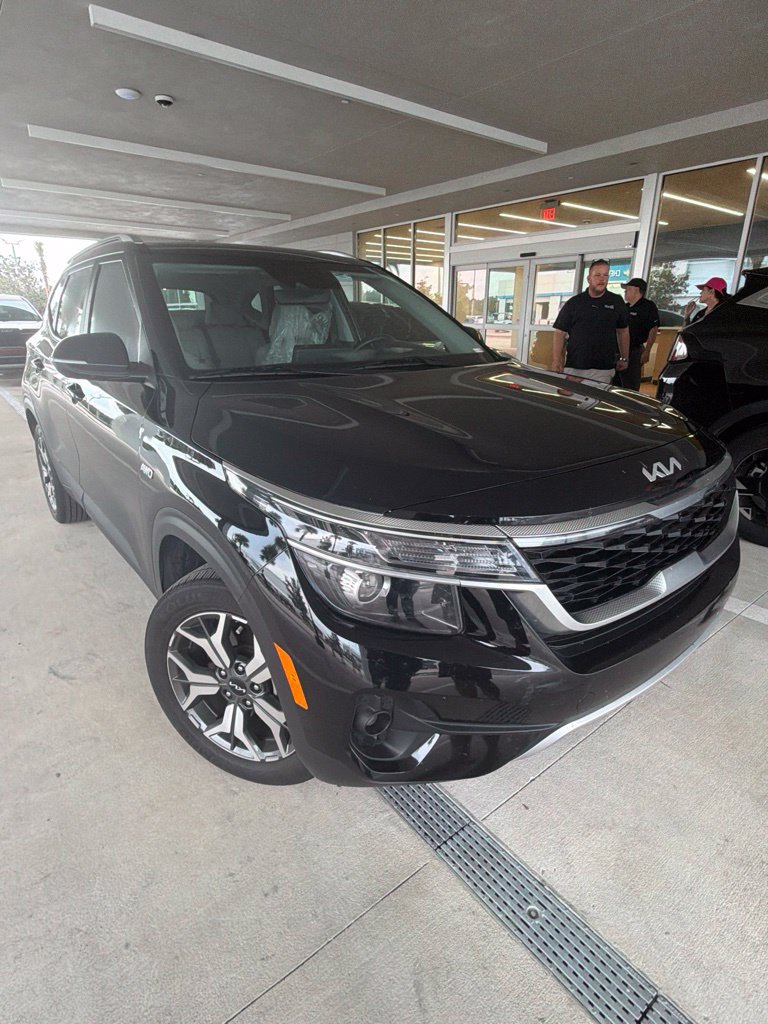 Used 2023 Kia Seltos EX AWD/4WD image 1