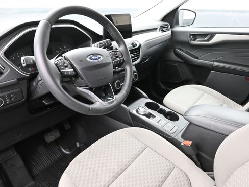 Used 2022 Ford Escape SE w/ SE Sport Appearance Package image 10