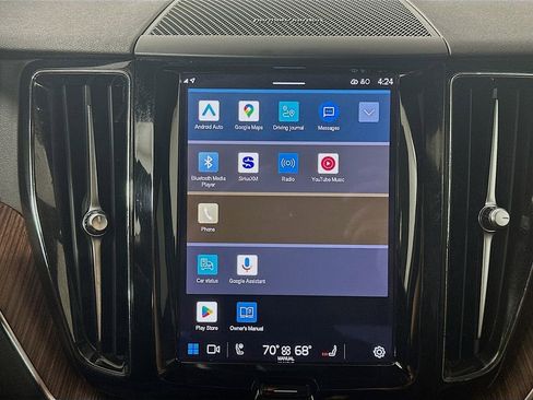 Used 2023 Volvo XC60 B5 Plus image 19