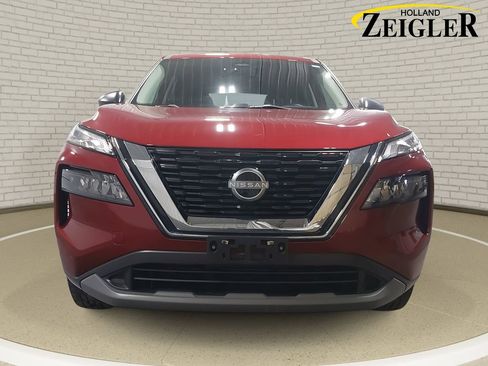 Used 2023 Nissan Rogue S image 2