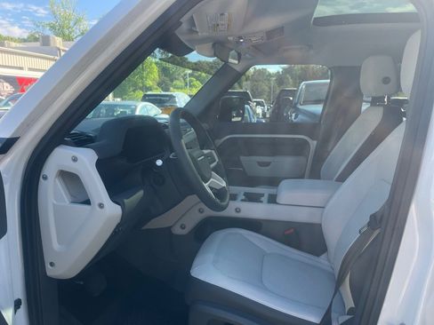 Used 2025 Land Rover Defender 110 S image 30