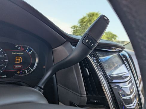 Used 2017 Cadillac Escalade ESV Luxury AWD/4WD image 29