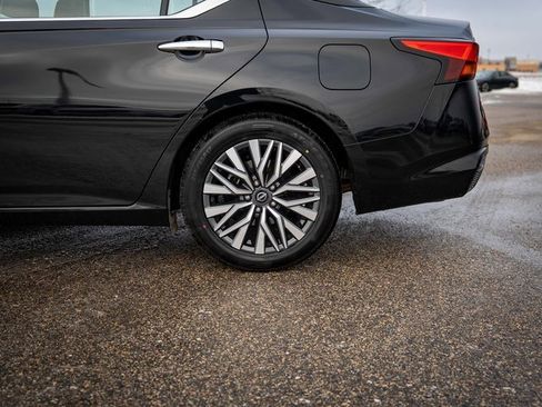 Used 2024 Nissan Altima 2.5 SV image 11