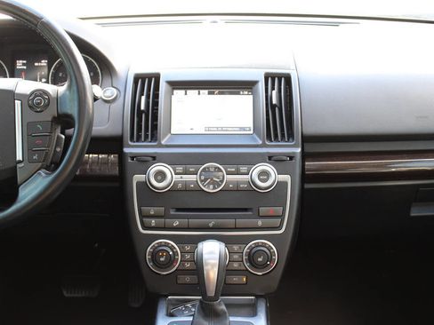 Used 2014 Land Rover LR2 HSE image 14