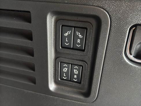 Used 2026 Chevrolet Traverse RS AWD/4WD image 23